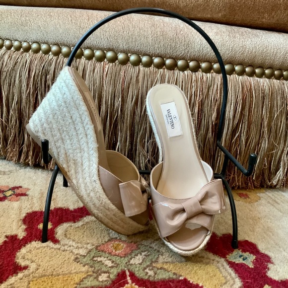 VALENTINO wedges, sz 7, perfect color w/ gorgeous bow. Perfect for summer! - Picture 2 of 8